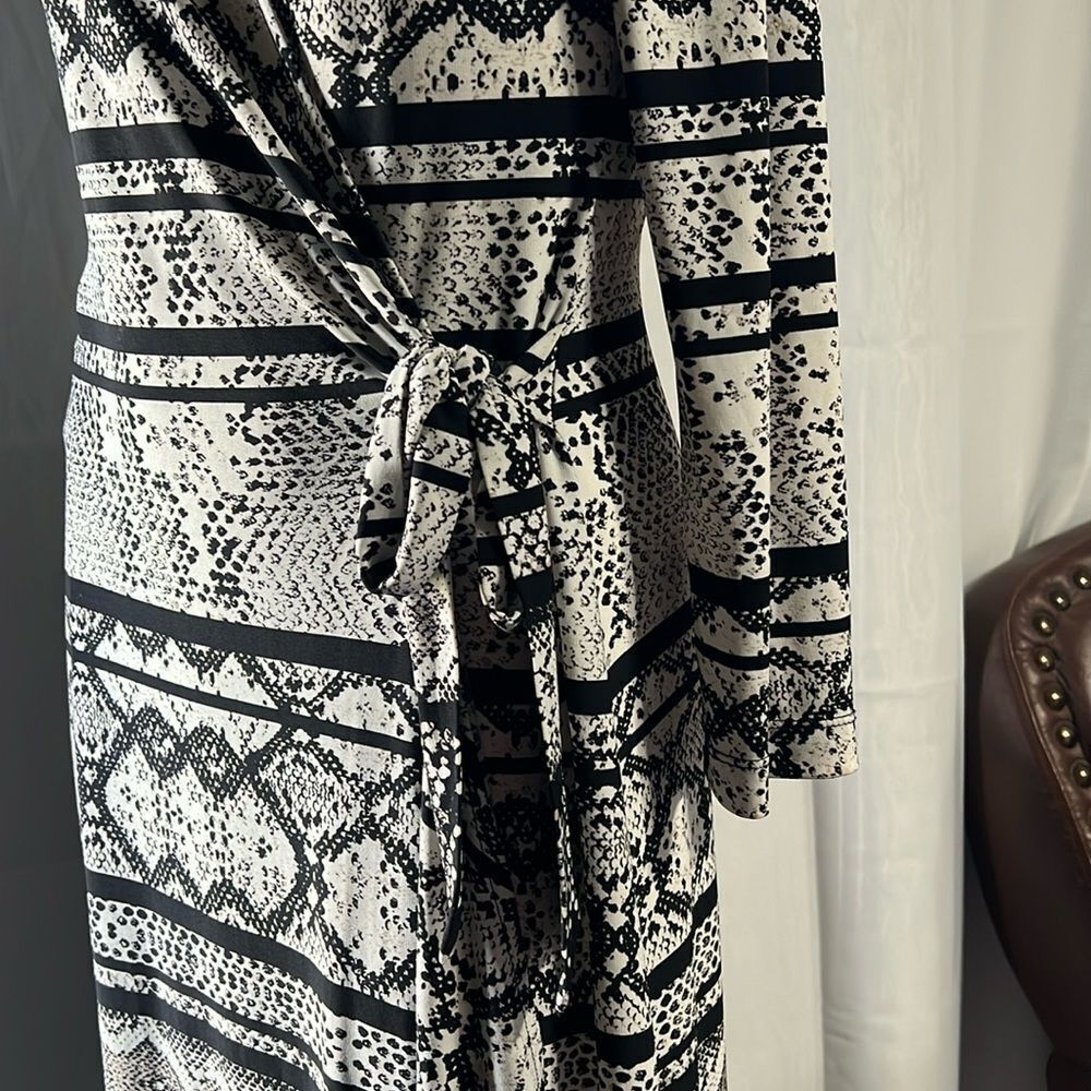 Bcbgmaxazria - Snake Adele Stretch Jersey Wrap .D… - image 4